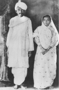 Gandhi and Wife Kasturba Bai