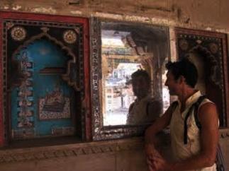 India Mirrors India Mirrors